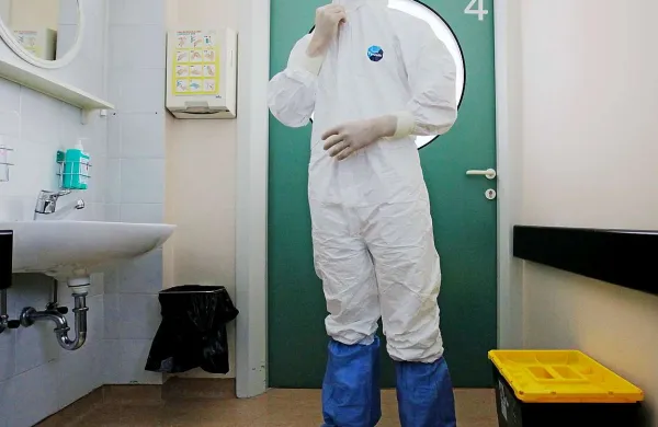 Ebola se nezadržno širi tudi na evropska tla, zato v nekaterih državah izvajajo preventivne ukrepe