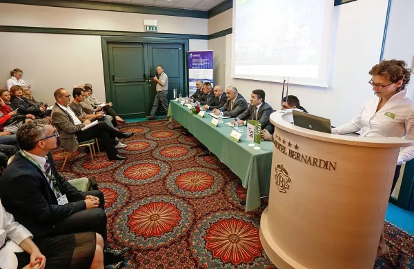 Na Dnevih slovenskega turizma v Portorožu se udeleženci plenarnega dela sprašujejo, ali bodo poslušali enake obljube s strani države in se ukvarjali z enakimi izzivi in težavami