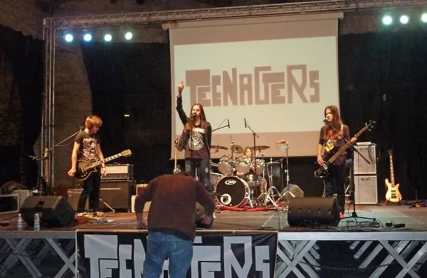 V Taverni so zagrmeli mladi rockerji