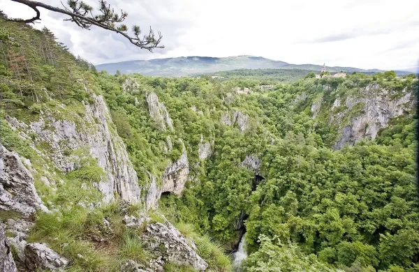 Območje Škocjanskih jam je edini del narave v Sloveniji, ki je že uvrščen na seznam svetovne dediščine