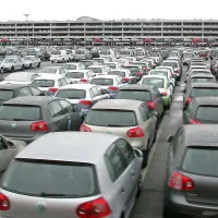 Skladiščenje avtomobilov na sporni deponiji je za sodišče postalo sporno tedaj, ko je gradbena inšpekcija naročila odstranitev vozil. Zato morata Časar in Babič vrniti 680.000 evrov. 