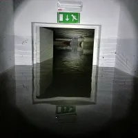 Avtomobili so bili popolnoma pod vodo