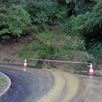 Plaz je zasul del nove ceste proti Lucanu