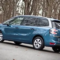  Grand C4 picasso se  ponaša z zelo samosvojo obliko, znotraj pa vse skupaj spominja na vesoljsko ladjo