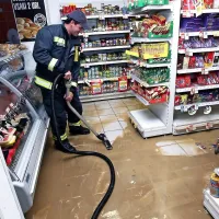 Poplavljena in polna blata  je bila tudi trgovina v Strunjanu 