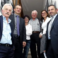 Luško-novinarski spust po stopnicah: direktor Luke-Inpo Mirko Pavšič, predsednik uprave Intereurope in nekdanji luški kader Ernest Gortan, Bruno Korelič z novinarkama Natašo Ugrin Tomšič in Tatjano Tanackovič ter član uprave Luke Andraž Novak