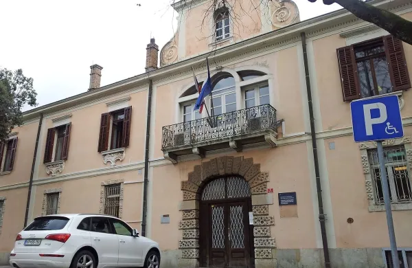  Po naših podatkih je pisarna v palači na Trgu Brolo v Kopru  zamikala 20 interesentov