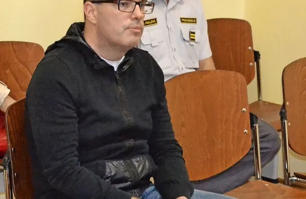 Alena Murna so iz koprskega pripora odpeljali na sodišče v Novem mestu