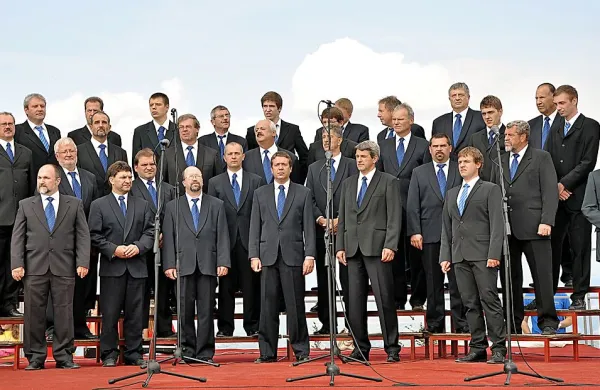 Pahor odlikoval Mo&scaron;ki pevski zbor Srečko Kosovel