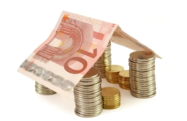 S prvim skupinskim nakupom energije bodo gospodinjstva povprečno prihranila do 164 evrov