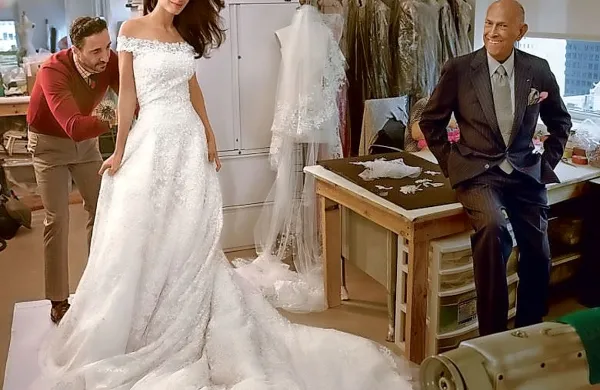 Oscar de la Renta je oblikoval tudi poročno obleko za Amal Allamudin
