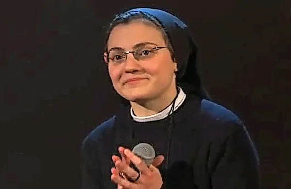 Cristina Scuccia, bolj znana kot “pojoča nuna”, je gladko pometla s konkurenco na italijanskem šovu The Voice