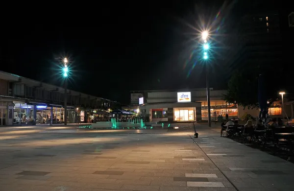 Žarometi ne osvetljujejo le Bevkovega trga, pač pa tudi okolico in nebo, prav tako  tisti ob Rusjanovem spomeniku, opozarjajo v društvu. Napake bomo odpravili, zagotavljajo na občini.