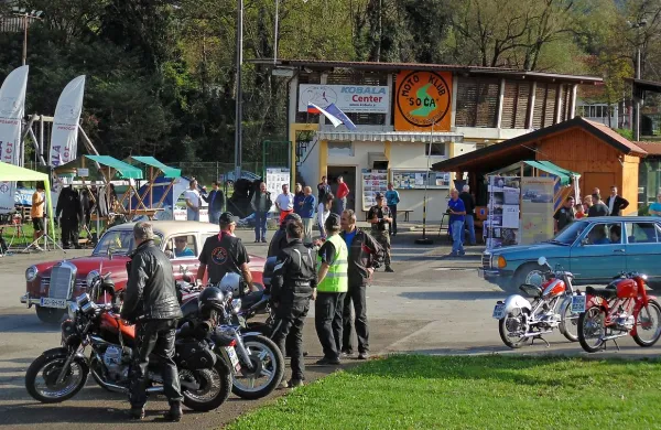 Motoristi so na ogled postavili tudi starodobne motorje 