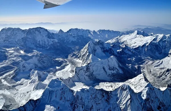 Nepal je prekinil iskanje morebitnih preživelih po smrtonosnem snežnem neurju visoko v Himalaji, ki je zahtevalo 43 življenj