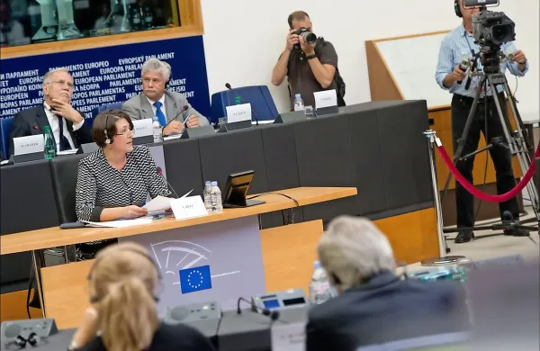 Violeta Bulc je včeraj dobila potrditev na pristojnem odboru Evropskega parlamenta, s čimer je Evropska komisija preskočila še zadnjo oviro na poti do današnjega glasovanja