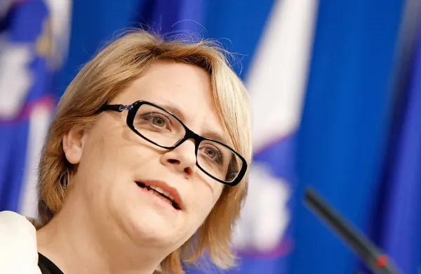 Ministrica za delo, družino, socialne zadeve in enake možnosti Anja Kopač Mrak bo vodila skupino, ki se bo o socialnem sporazumu pogajala s skupinama delodajalcev in sindikatov 