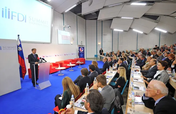 Predsednik vlade Miro Cerar je  na FDI Summitu  napovedal, da si bo odločno prizadeval za ustvarjanje stabilnega okolja, da bo Slovenija privlačna za tuje vlagatelje
