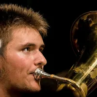Obožuje baritonsko barvo evfonija