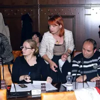  Svetniki Združene levice Tomaž Slavec, Maja Tašner Vatovec in Marko Kocjančič, Olga Franca in Polka Bošković bodo sedeli na desni strani dvorane