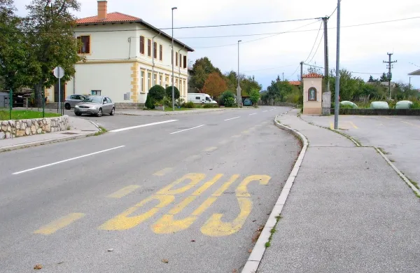 Krajani Batuj zahtevajo ureditev varnega prehoda za pešce, a direkcija zanje nima posluha 