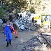 Sredi dneva so odstranili plaz   pri Grahovem, ki je odrezal zgornji del Baške grape