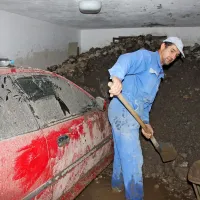 Domačine v baški grapi čaka še nekaj dni čiščenja posledic hude ure