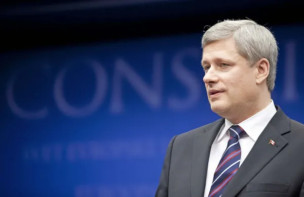 Kanadski premier Stephen Harper je napad na vojaka in parlament označil za teroristično dejanje