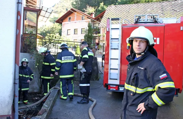 V sredo je ljudem pomagalo 80 gasilcev, včeraj jih je bilo na terenu  30