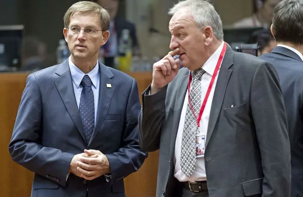 Predsednik vlade Miro Cerar in veleposlanik Slovenije pri EU Rado Genorio