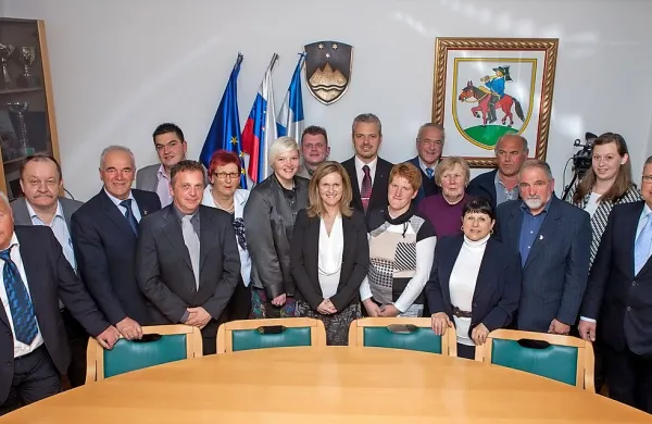 Nov občinski svet Občine Pivka sestavljajo Siniša Čeligoj, Stanko Kapelj, Jožica Šuštaršič, Pavel Sedmak, Majda Žužek, Ernest Margon, Miha Smrdelj, Luka Kaluža, Majda Radivo, Katarina Zafran, Jadran Brožič, Andrej Sedmak, Irena Sušelj Šajn, Edvard
