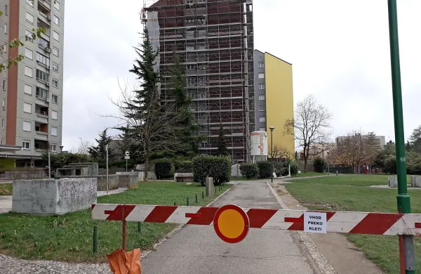 Zaradi burje zapora ceste 1. stopnje