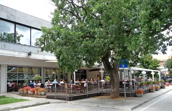 Danes s  hoteloma in restavracijo v Lipici še upravlja država, z novim letom ne bo več