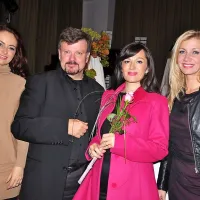 Z leve: sopranistka Urška Arlič Gololičič, Mario Petvar, zborovodja MePZ Adriatic, mezzosopranistka Gordana Hleb in sopranistka Martina Burger