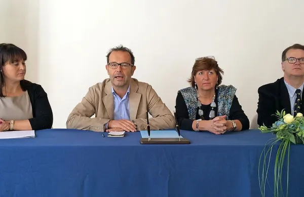 Goriške pobude ob Fabianijevem letu so predstavili Sara Boškin in Livio Semolič (SKGZ) ter Anna Condolf, ravnateljica umetnostnega liceja Maks Fabiani in profesor Paolo Brassan. 