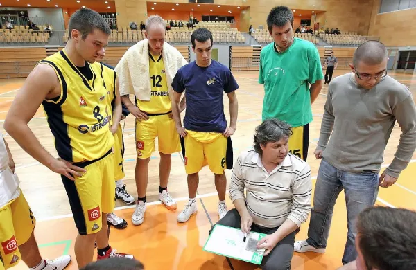 Robi Ladiha (čepi) je prevzel vodenje UKK Koper