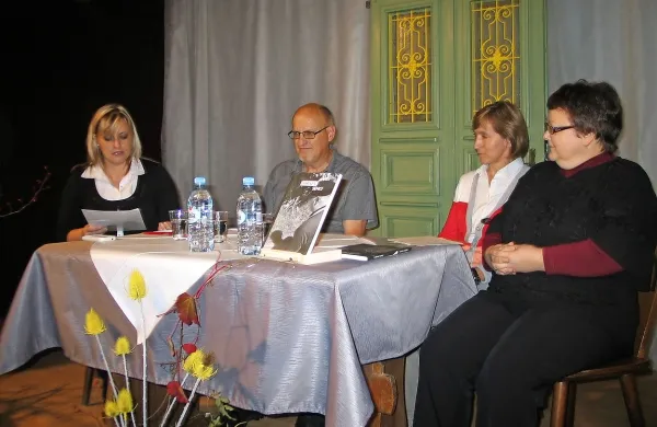 Na predstavitvi pesniške zbirke Obraz v senci (z leve) Petra Skok, Janez Škrlj, Marta Bratovič in Dragica Štemberger Maljevac