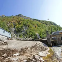 Med sušo je Hubelj  (in z njim vodarna) ostal skoraj brez vode. Tako Ajdovci kot Novogoričani po letih sporov zdaj iščejo kompromis, da brez nje ne bi ostalo nekaj tisoč ljudi. 