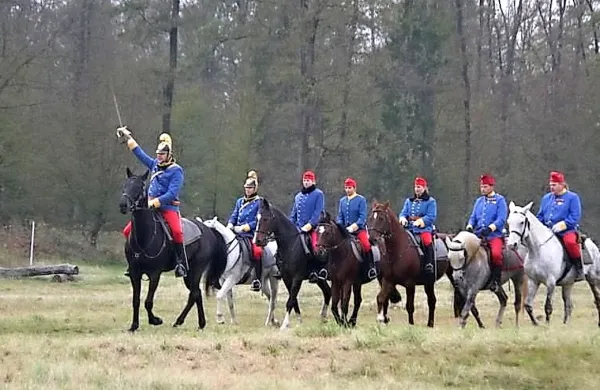 Člani društva ohranjajo spomin na konjeniški polk, v katerem je bila več kot polovica Slovencev