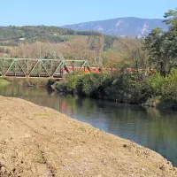 Bo z meter debelo plastjo  zemlje zvišani protipoplavni nasip pri Prvačini na koncu treba znižati na prejšnjo raven?  