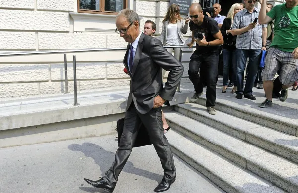 V. d. generalnega direktorja uprave za izvrševanje kazenskih sankcij Jože Podržaj je potrdil, da so nekdanjega predsednika uprave Merkurja Bineta Kordeža nocoj izpustili iz zapora na Dobu