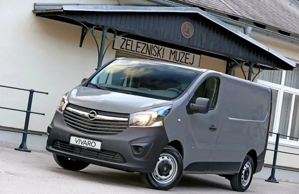 Osnovni vivaro furgon bo s popustom in brez DDV stal 15.267 evrov