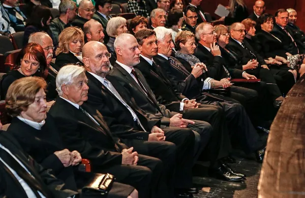 Prireditve v Slovenskem narodnem gledališču v Novi Gorici  sta se med drugimi udeležila tudi predsednik republike Borut Pahor in predsednik DZ Milan Brglez