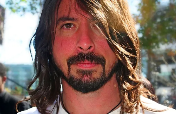 Ameriški rock glasbenik  Dave Grohl je pred kratkim izjavil, da je Foo Fighters najbolj neumno ime za glasbeno skupino v zgodovini