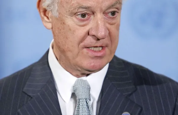 Odposlanec ZN Staffan de Mistura bi za dostavo pomoči zamrznil spopade v Siriji