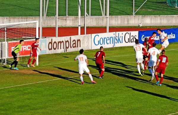 Ena od včerajšnjih priložnosti Tima Vodeba (naajvišji v skoku)