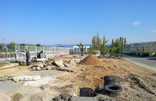 Te dni na gokart stezi ob koprski avtobusni postaji končujejo priklop na kanalizacijsko omrežje