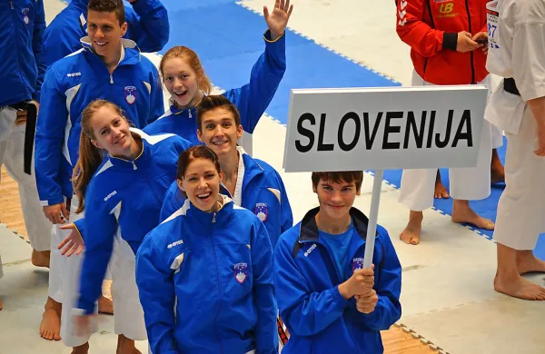 Slovenska karate ekipa s Primorci Matijo Horvatom, Niko Frank in Katrin Češčut