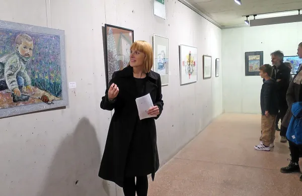  Selektorica Petra Paravan   je  za predstavitev v galeriji sv. Barbare izbrala dela 29 avtorjev