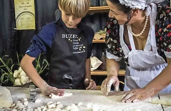 Festival istrskih tartufov v Buzetu ponuja tudi delavnice izdelovanja testenin in kuhanja